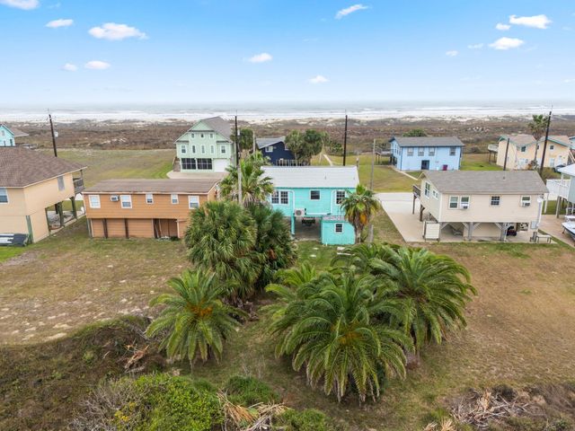575 Beachfront Drive, Matagorda, TX 77457
