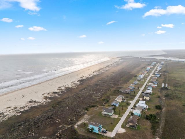 575 Beachfront Drive, Matagorda, TX 77457