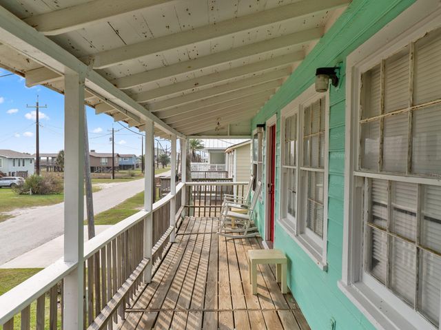 575 Beachfront Drive, Matagorda, TX 77457