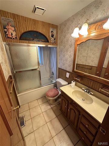 594 Blanche Drive, St Charles, MO 63303