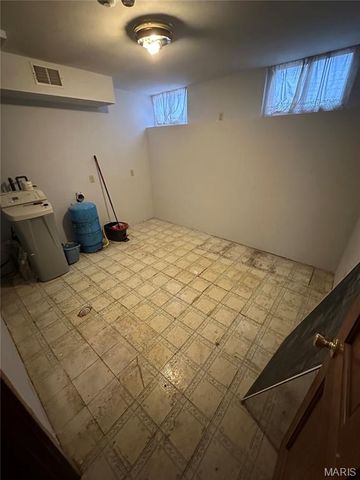 594 Blanche Drive, St Charles, MO 63303