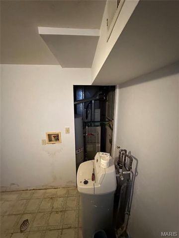 594 Blanche Drive, St Charles, MO 63303