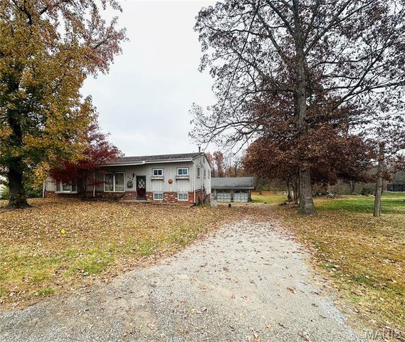 594 Blanche Drive, St Charles, MO 63303