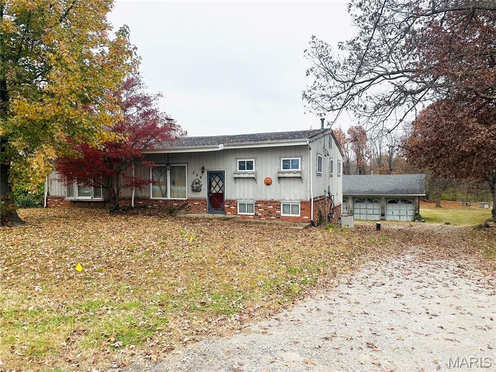 594 Blanche Drive, St Charles, MO 63303