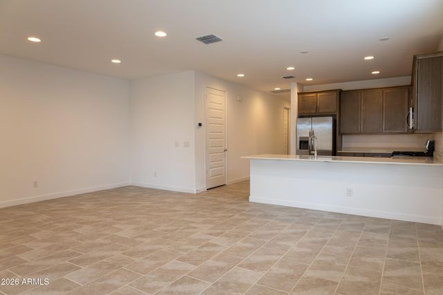 17124 W SWAYBACK Pass, Surprise, AZ 85387