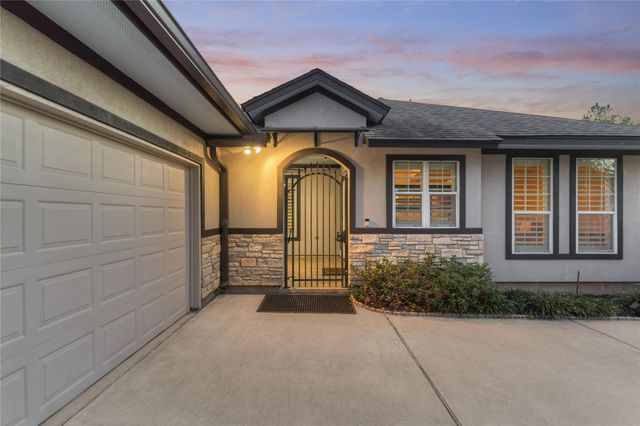 214 Wyndemere Drive, Montgomery, TX 77356