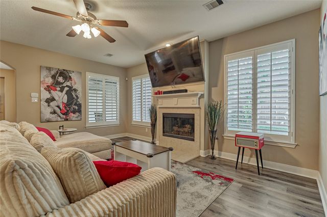 214 Wyndemere Drive, Montgomery, TX 77356