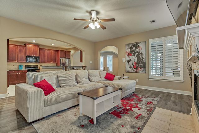 214 Wyndemere Drive, Montgomery, TX 77356