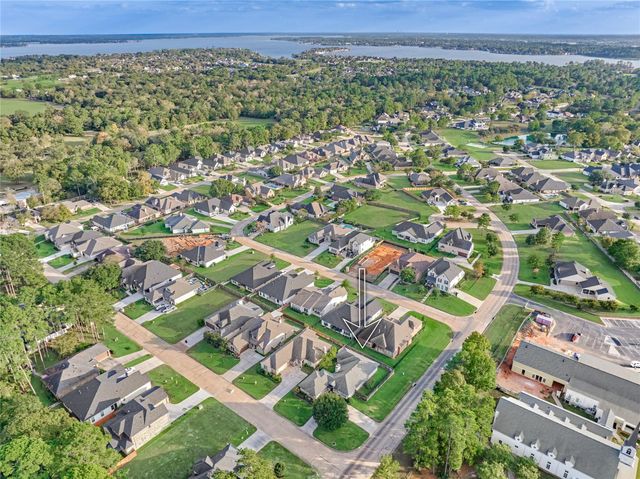 214 Wyndemere Drive, Montgomery, TX 77356