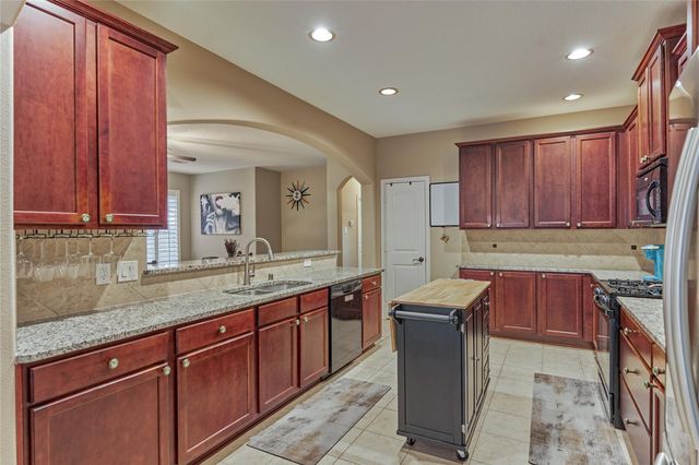 214 Wyndemere Drive, Montgomery, TX 77356