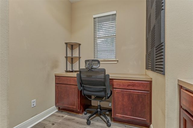 214 Wyndemere Drive, Montgomery, TX 77356