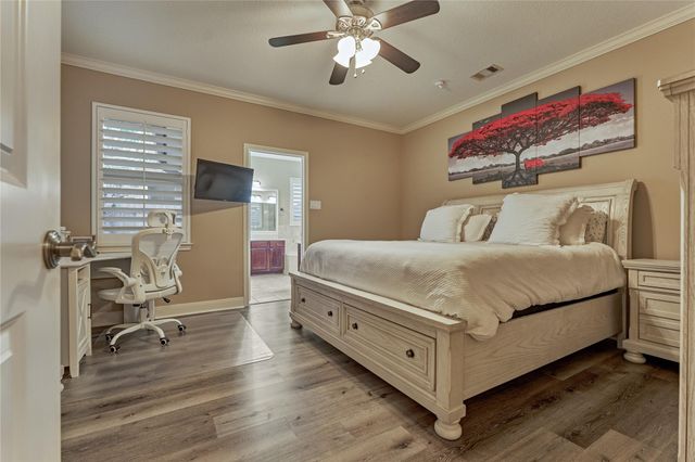 214 Wyndemere Drive, Montgomery, TX 77356