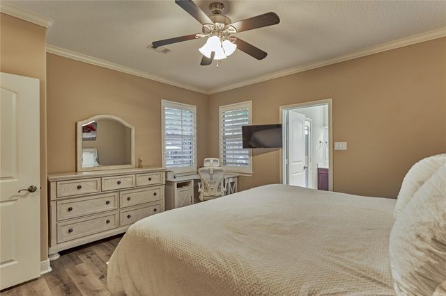 214 Wyndemere Drive, Montgomery, TX 77356