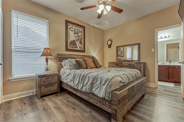 214 Wyndemere Drive, Montgomery, TX 77356