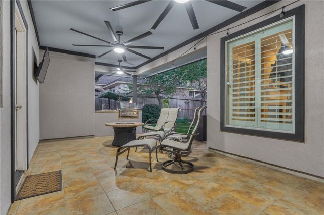 214 Wyndemere Drive, Montgomery, TX 77356