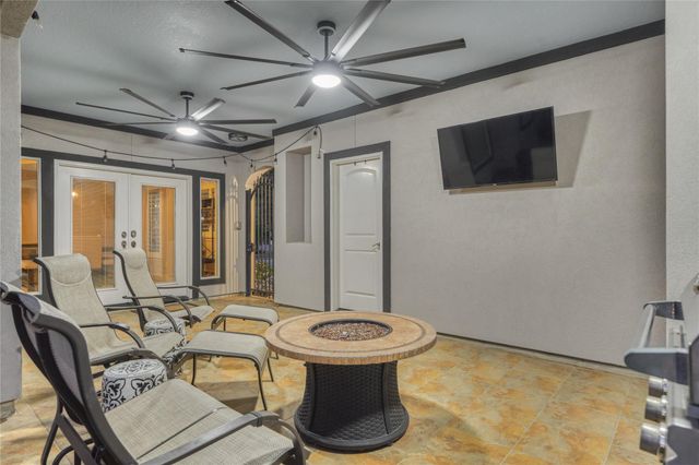 214 Wyndemere Drive, Montgomery, TX 77356