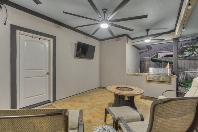 214 Wyndemere Drive, Montgomery, TX 77356