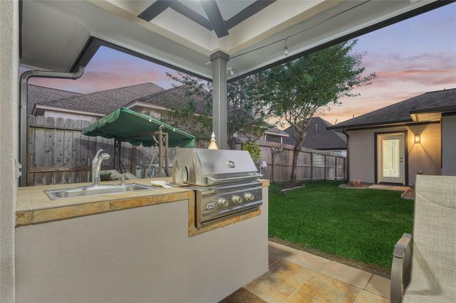 214 Wyndemere Drive, Montgomery, TX 77356