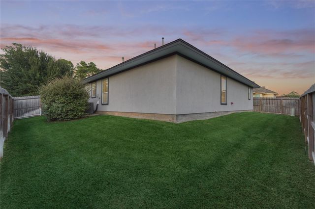 214 Wyndemere Drive, Montgomery, TX 77356