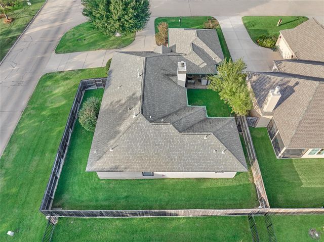 214 Wyndemere Drive, Montgomery, TX 77356