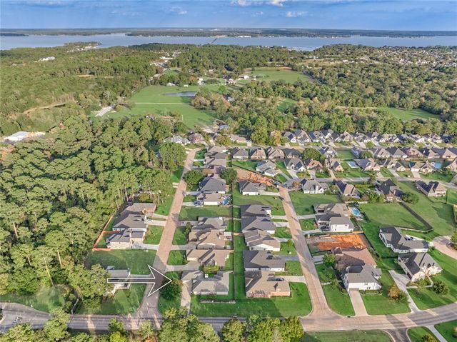 214 Wyndemere Drive, Montgomery, TX 77356