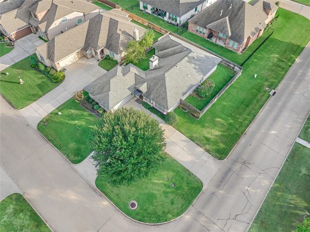 214 Wyndemere Drive, Montgomery, TX 77356