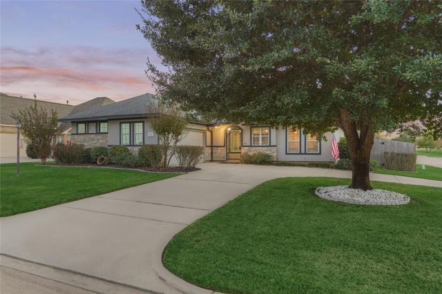 214 Wyndemere Drive, Montgomery, TX 77356