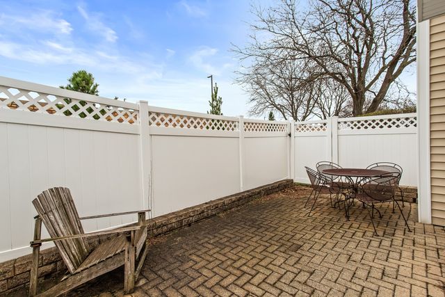 543 LE PARC Circle, Buffalo Grove, IL 60089