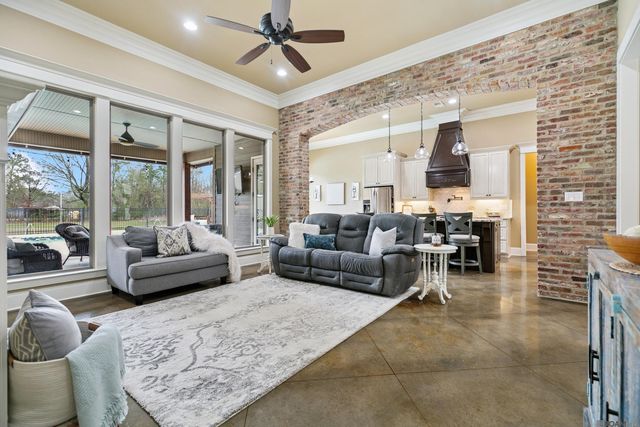 20636 La Rouge Ct, Livingston, LA 70754