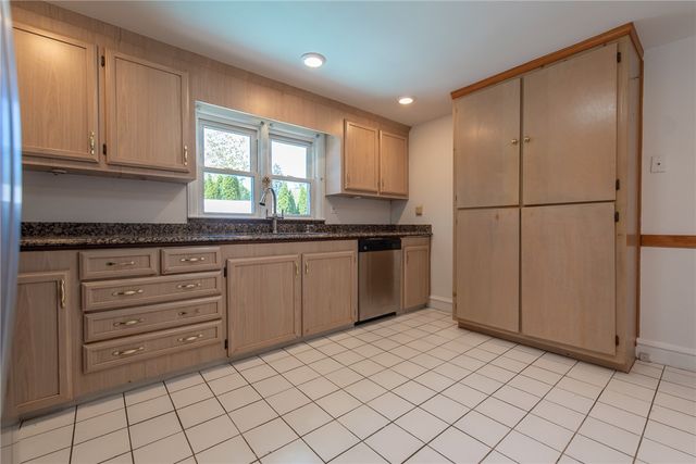 47 Amsterdam Avenue, Warwick, RI 02889