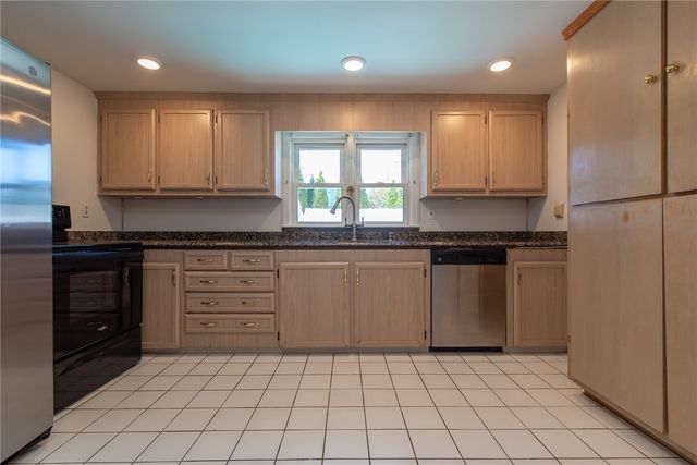 47 Amsterdam Avenue, Warwick, RI 02889