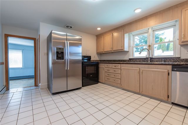 47 Amsterdam Avenue, Warwick, RI 02889