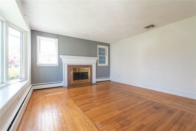 47 Amsterdam Avenue, Warwick, RI 02889