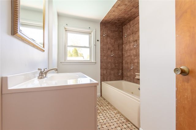 47 Amsterdam Avenue, Warwick, RI 02889