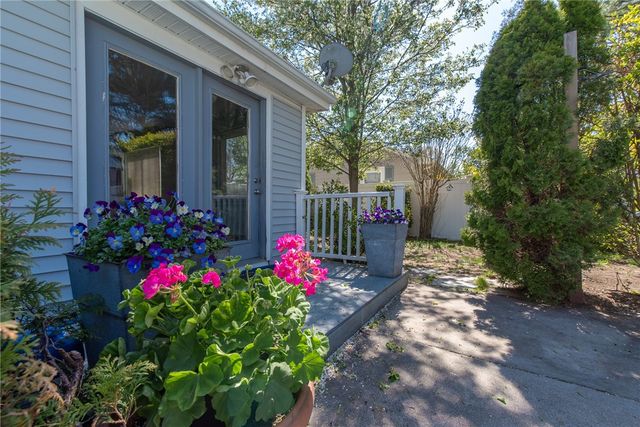 47 Amsterdam Avenue, Warwick, RI 02889
