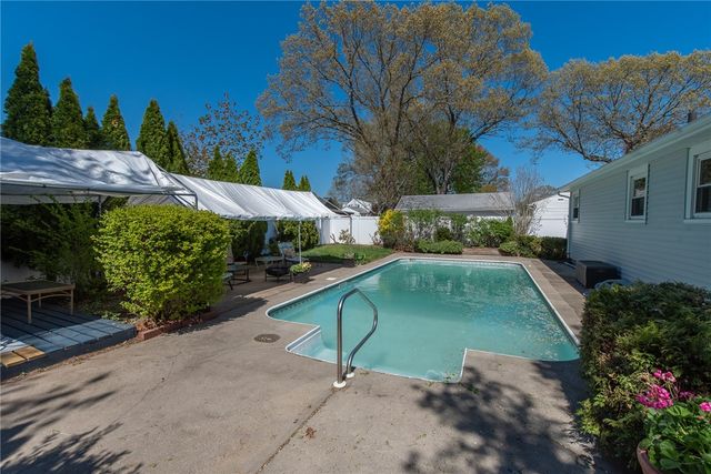 47 Amsterdam Avenue, Warwick, RI 02889