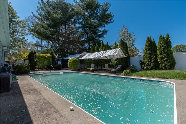 47 Amsterdam Avenue, Warwick, RI 02889
