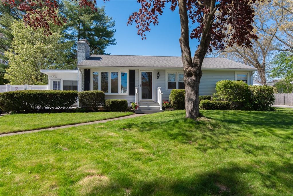 47 Amsterdam Avenue, Warwick, RI 02889