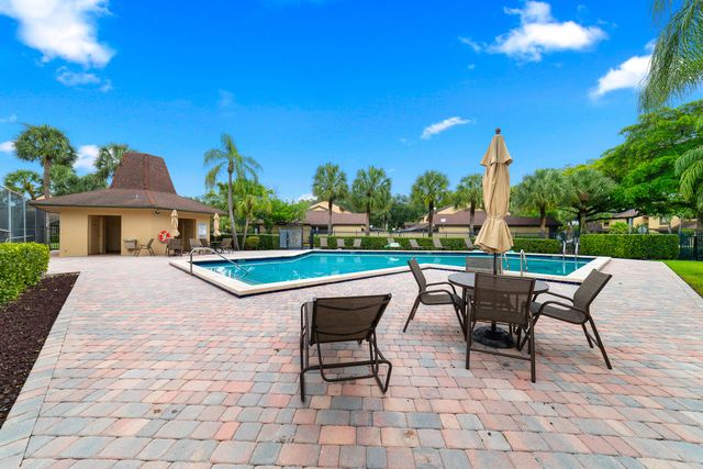 8847 Cleary Boulevard, Plantation, FL 33324