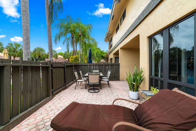 8847 Cleary Boulevard, Plantation, FL 33324