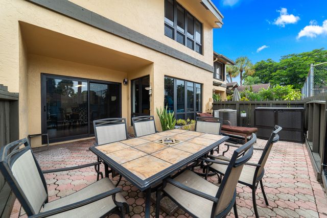 8847 Cleary Boulevard, Plantation, FL 33324
