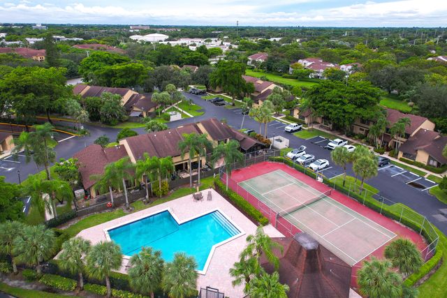 8847 Cleary Boulevard, Plantation, FL 33324