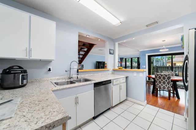 8847 Cleary Boulevard, Plantation, FL 33324