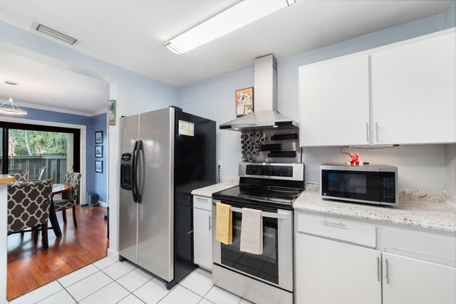 8847 Cleary Boulevard, Plantation, FL 33324