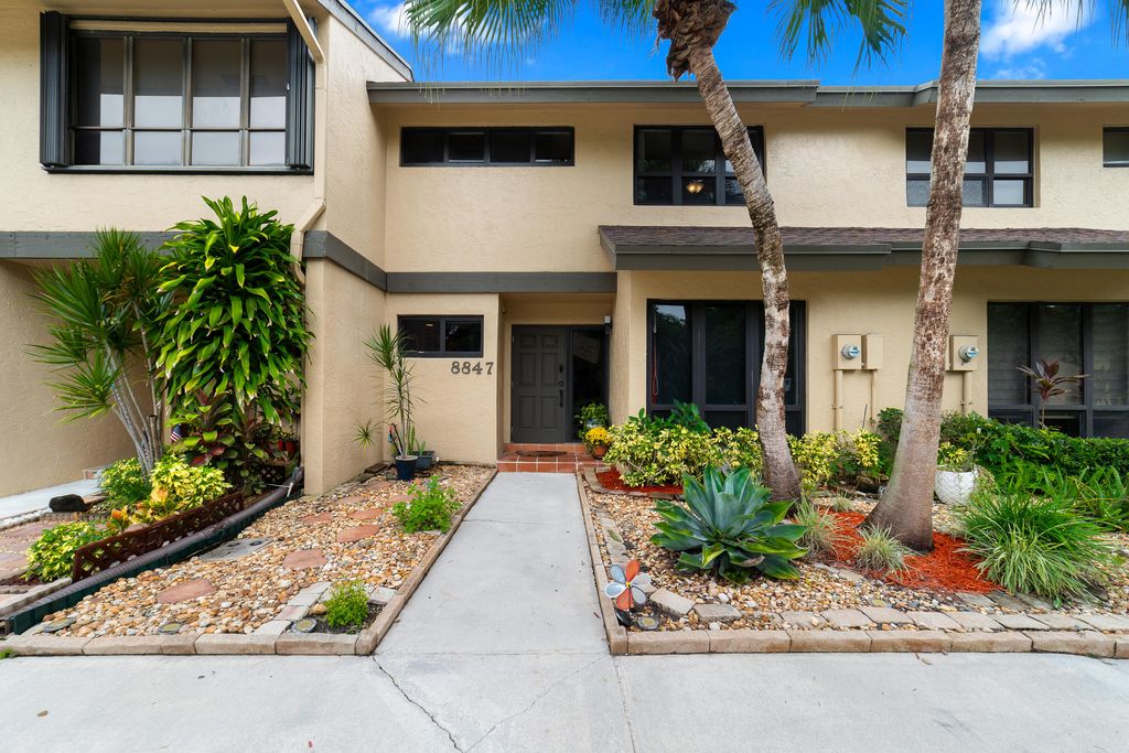 8847 Cleary Boulevard, Plantation, FL 33324
