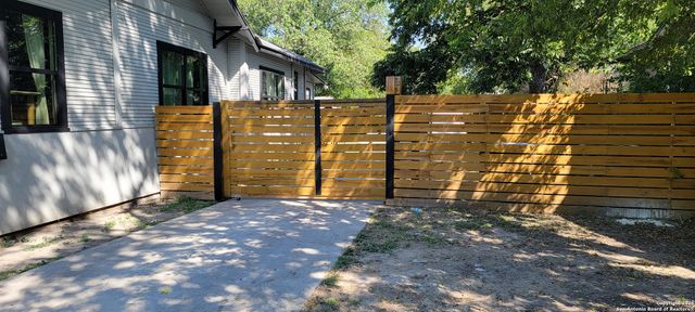 631 W Kings Hwy Apt 3, San Antonio, TX 78212