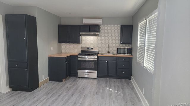 631 W Kings Hwy Apt 3, San Antonio, TX 78212