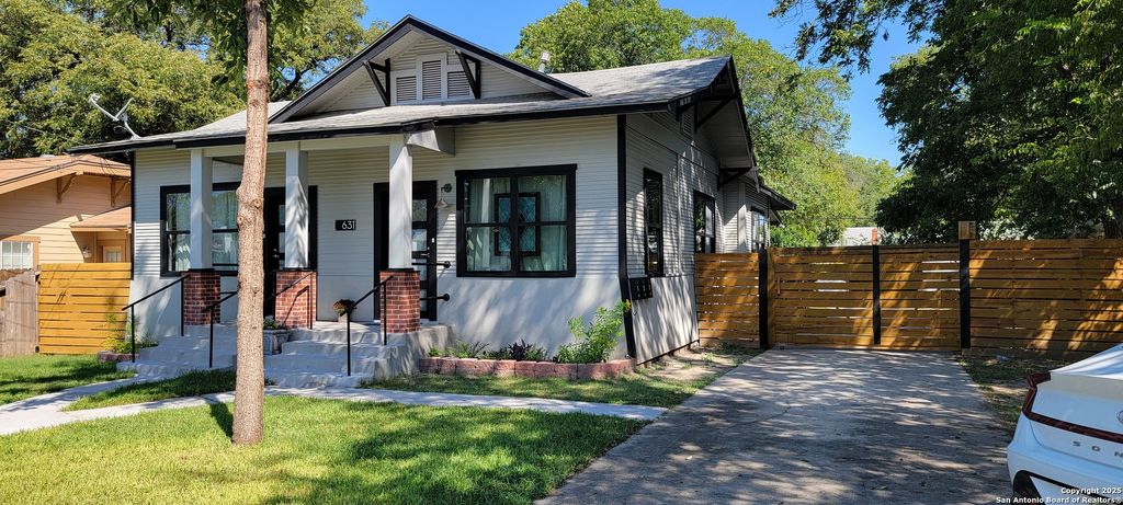 631 W Kings Hwy Apt 3, San Antonio, TX 78212