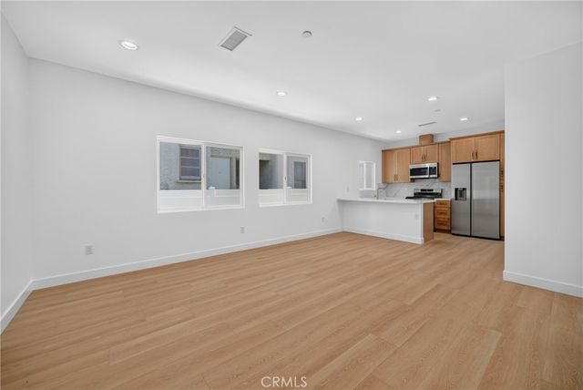 2937 10th, Los Angeles, CA 90018