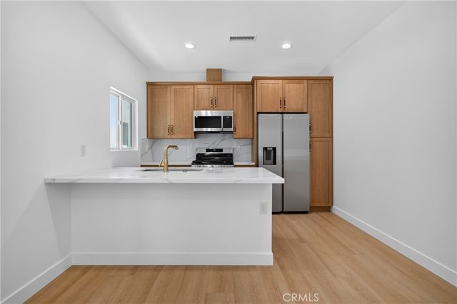 2937 10th, Los Angeles, CA 90018